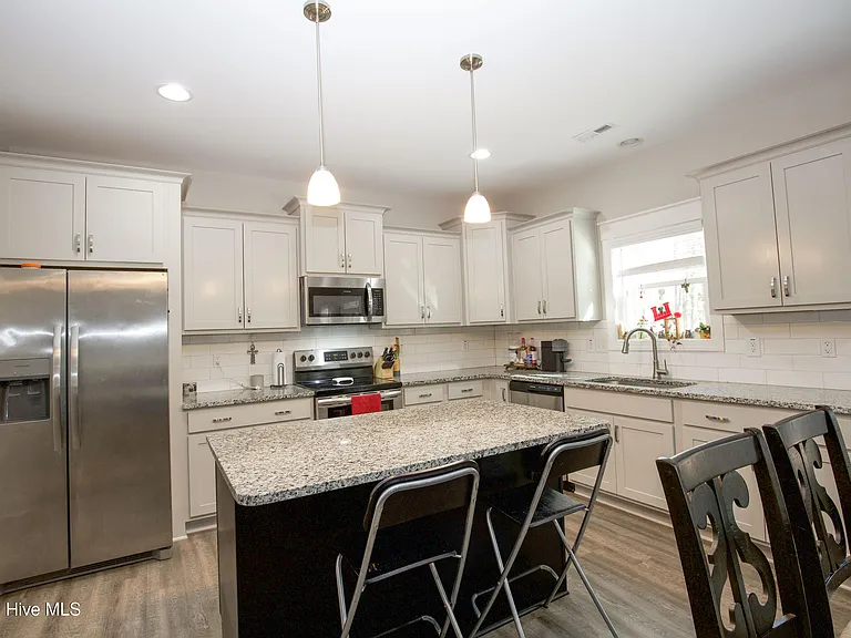 643 Lilac Ln — Photo 12