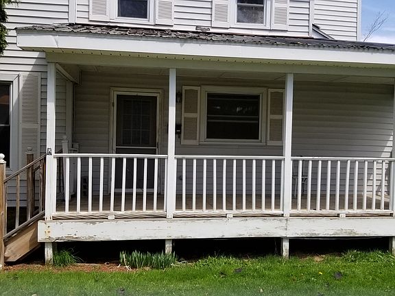 Side porch (unit 2) 