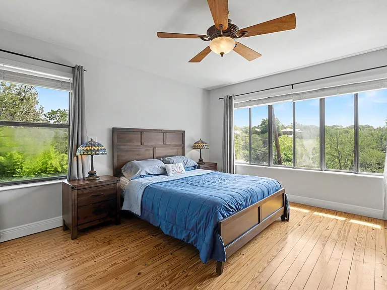 717 Brownlee Cir — Photo 16