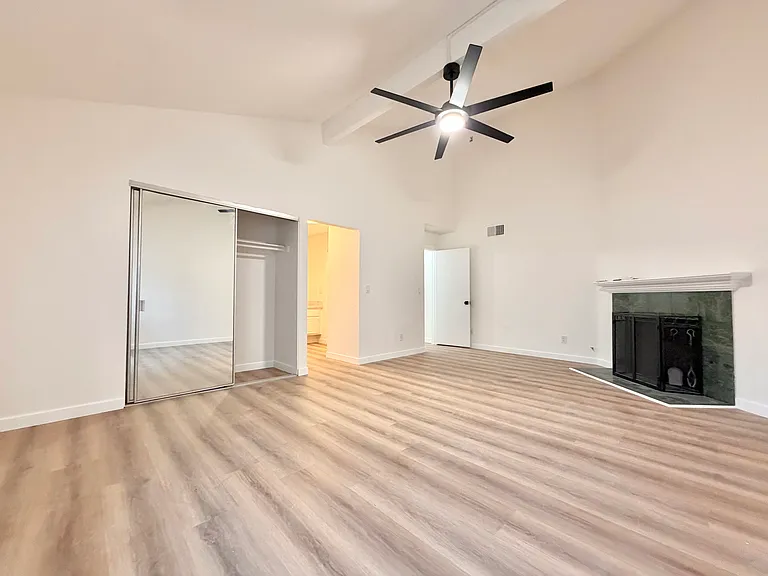 21500 Califa St #163 — Photo 16