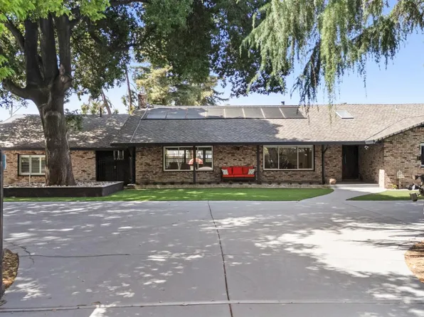 3221 Country Club Blvd, Stockton, CA 95204