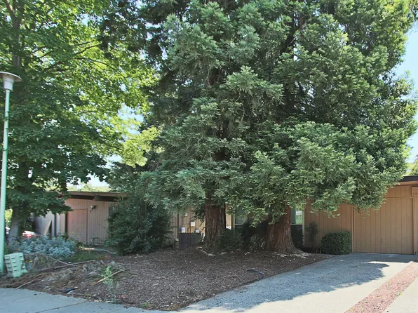 9 Blue Heron Ct, Sacramento, CA 95833
