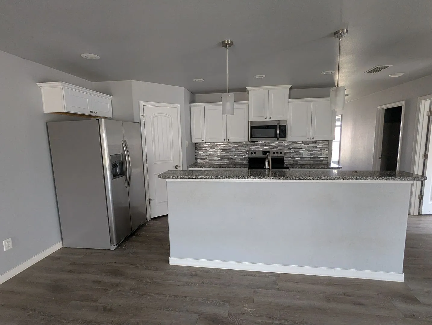 1302 N Clinton Ave — Photo 3