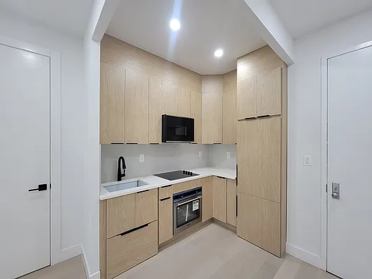 Rented by SERHANT. | media 8