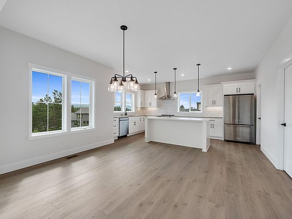 3rd image of 483 Meadows Dr