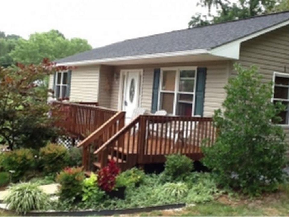 2nd image of 213 Marie St