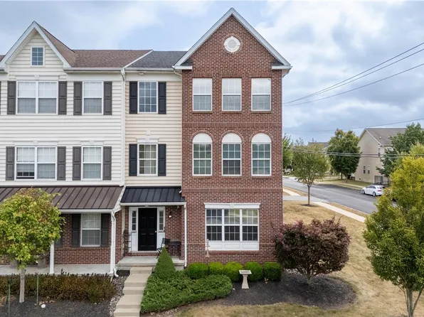 2005 Morgan Hill Dr, Pennsburg, PA 18073