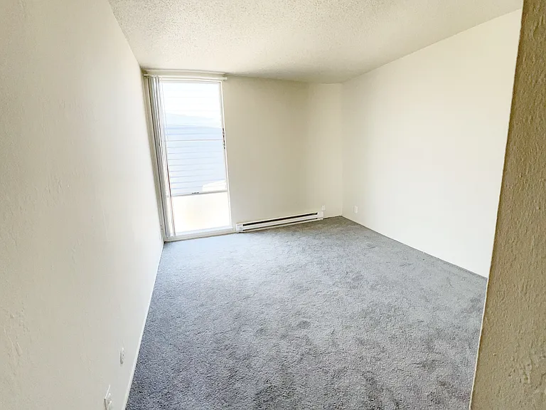 Otis Terrace Apartments — Photo 16
