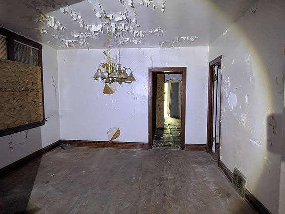 5th image of 8318 S Manistee Ave