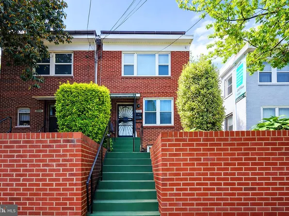 3935 Clay Pl NE, Washington, DC 20019
