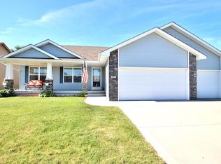 407 SW Springfield Dr, Ankeny, IA 50023