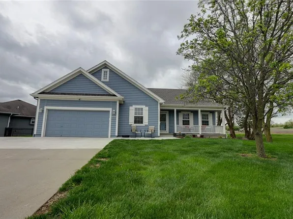 2010 Prairie Grass Dr, Raymore, MO 64083