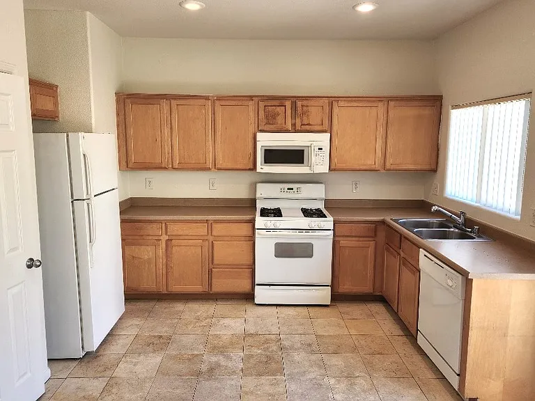 10544 Blanca Peak Ave — Photo 21