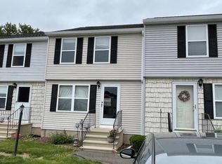 27 Meadowrue Dr #27, Glastonbury, CT 06033