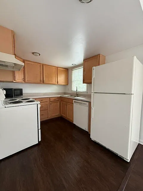 3 bed, 2.5 bath, 1364 sqft, $1,650 — Photo 3