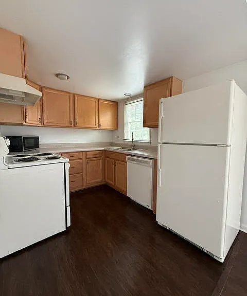 3479 Sutherland Dr — Photo 3