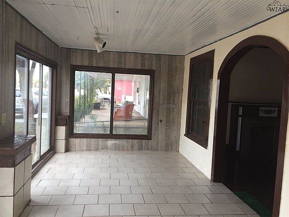 2nd image of 1305 Kemp Blvd