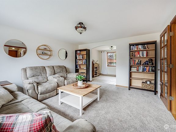 3rd image of 1707 25th Street Pl SW