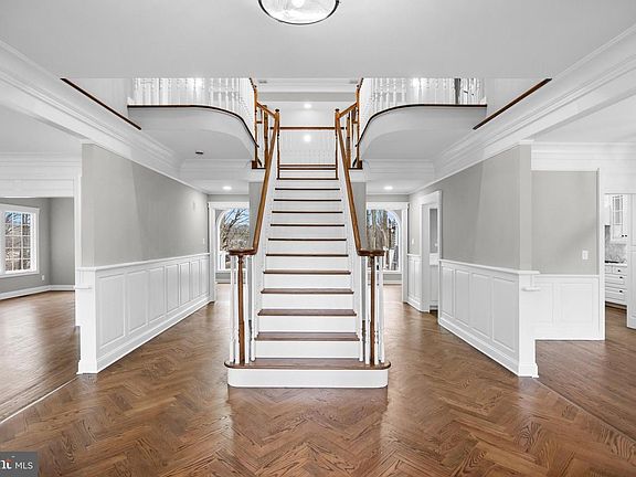 4th image of 17 Harbourton Ridge Dr