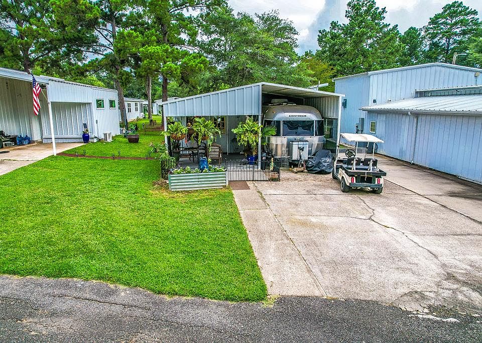 1st image of 205 Magnolia