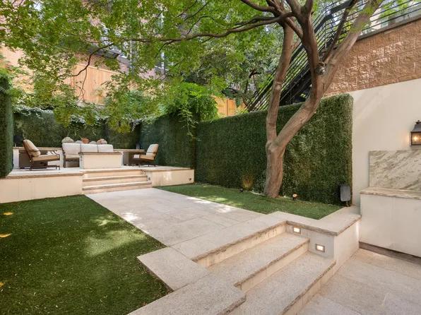 518 East 89th Street image 2 of 20