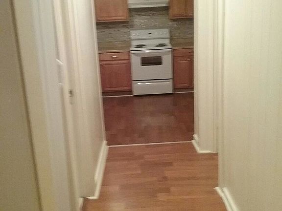 4th image of 718 Reservoir Ave #B