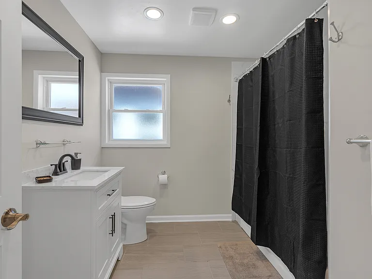 1100 Edmer Ave — Photo 3