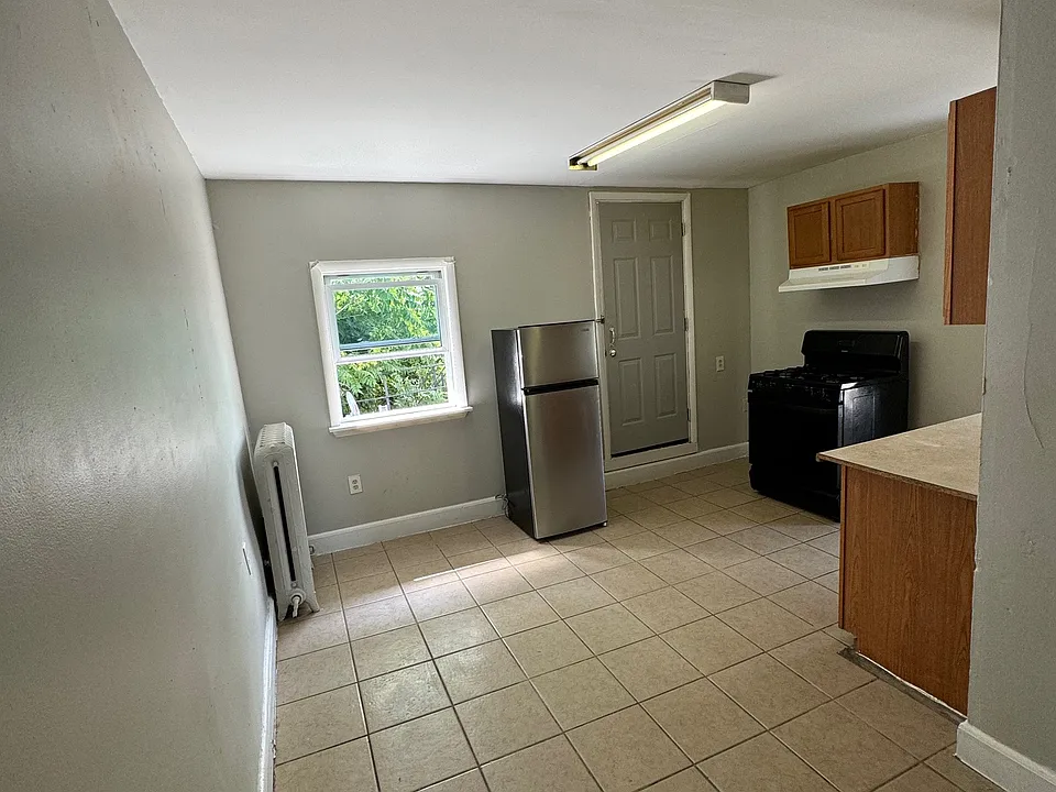 300 N Broom St #3