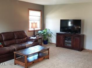 7 Highland Dr, Morris, MN 56267