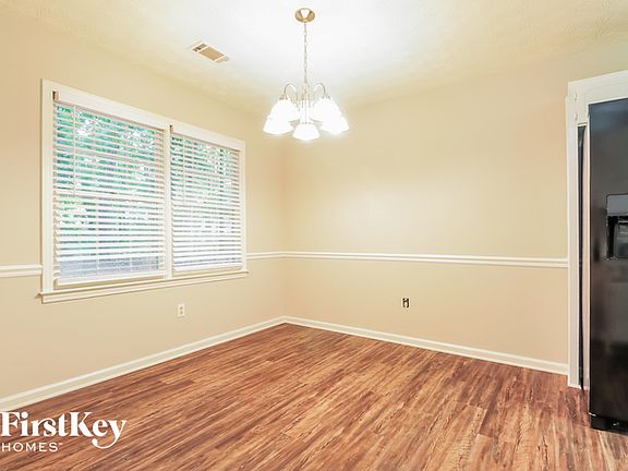 5th image of 215 Summerfield Ln