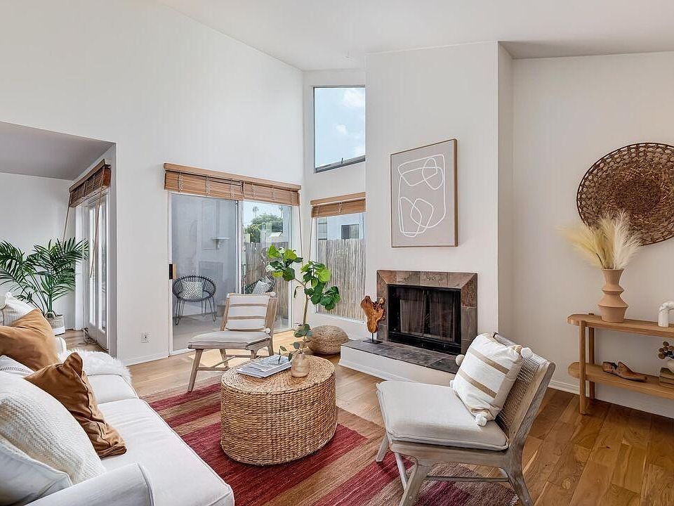 1st image of 2222 5th St APT 303