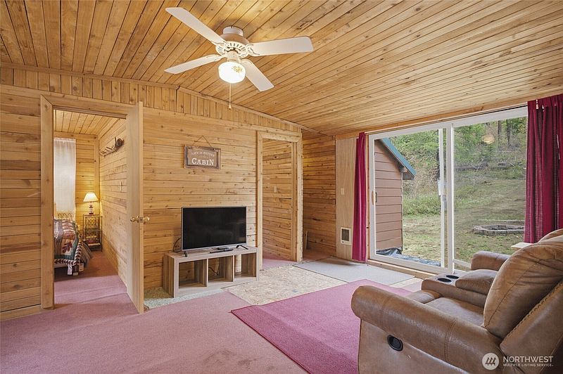 4th image of 2205 Pine Tree Road