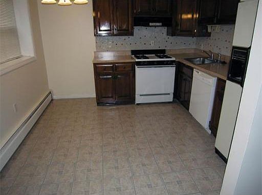 2nd image of 70 Edgelawn Ave APT 2