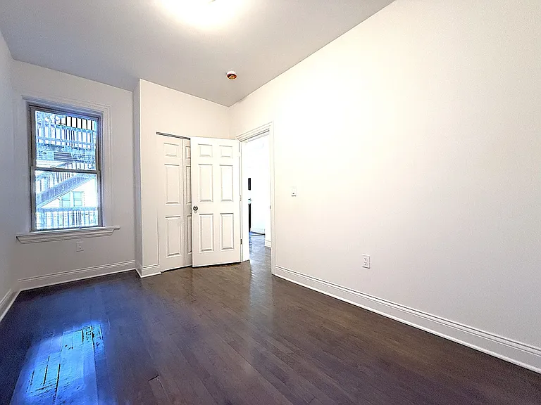 Richland Apartments on Bartlett — Photo 18