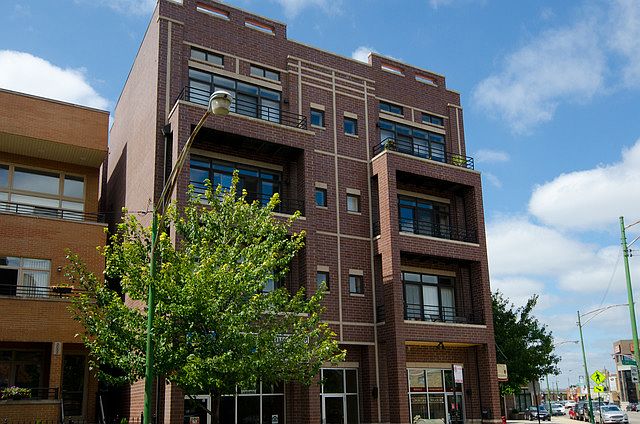 1st image of 3056 N Oakley Ave APT 2S