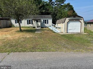 8 Fisher Ln, Lewistown, PA 17044