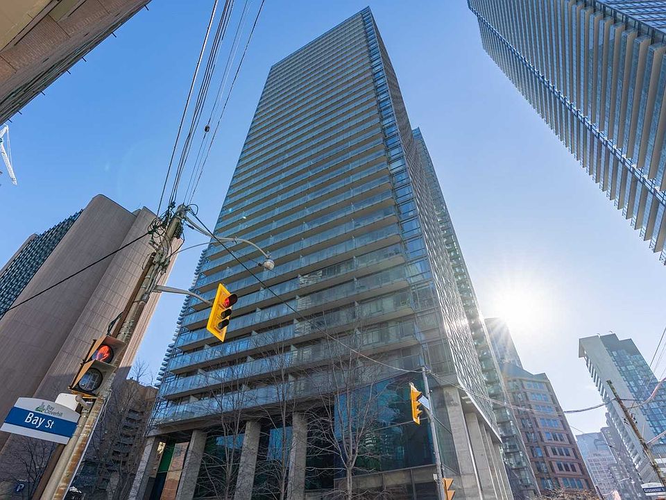 1st image of 37 Grosvenor St #1602