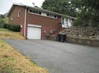 947 Forsythe Rd, Carnegie, PA 15106