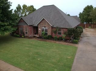 6530 W Silverthorne Rd, Fayetteville, AR 72704