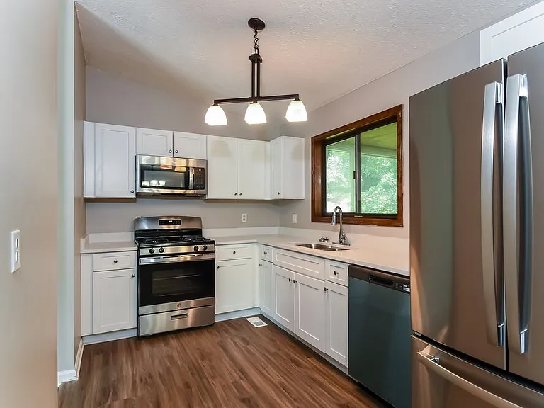1012 Hicksmil Dr SW — Photo 9