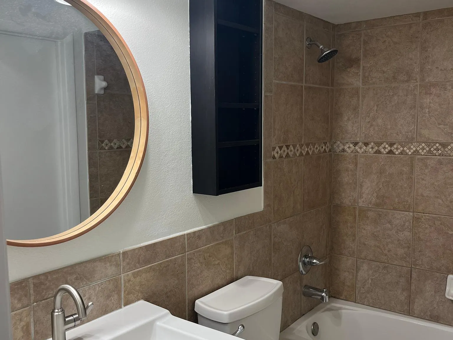 1 bed, 965 sqft, $1,500 — Photo 4