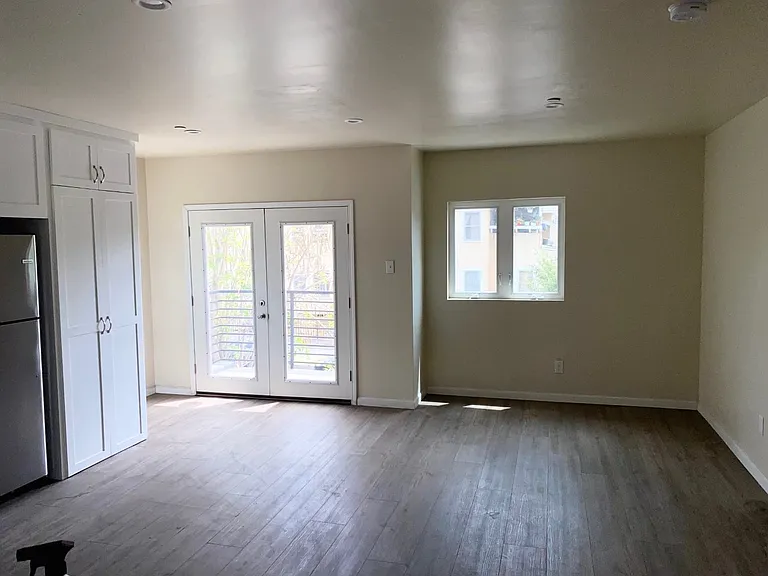 1951 W Court St #1951 — Photo 14