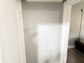 5842 W Barry Ave, Chicago, IL