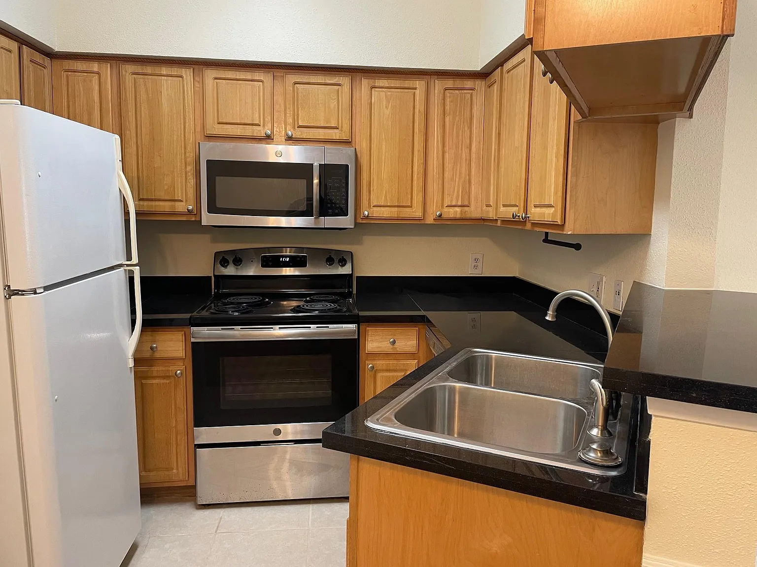 1 bed, 1.0 bath, 664 sqft, $950 — Photo 1
