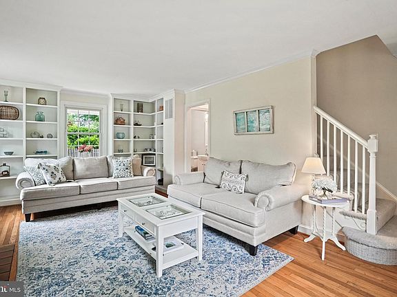 4th image of 1907 Brisbane St