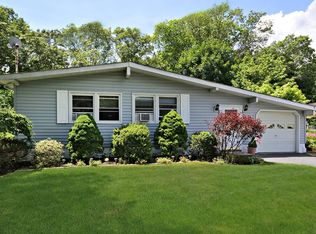 22 Crestwood Ln, Ronkonkoma, NY 11779
