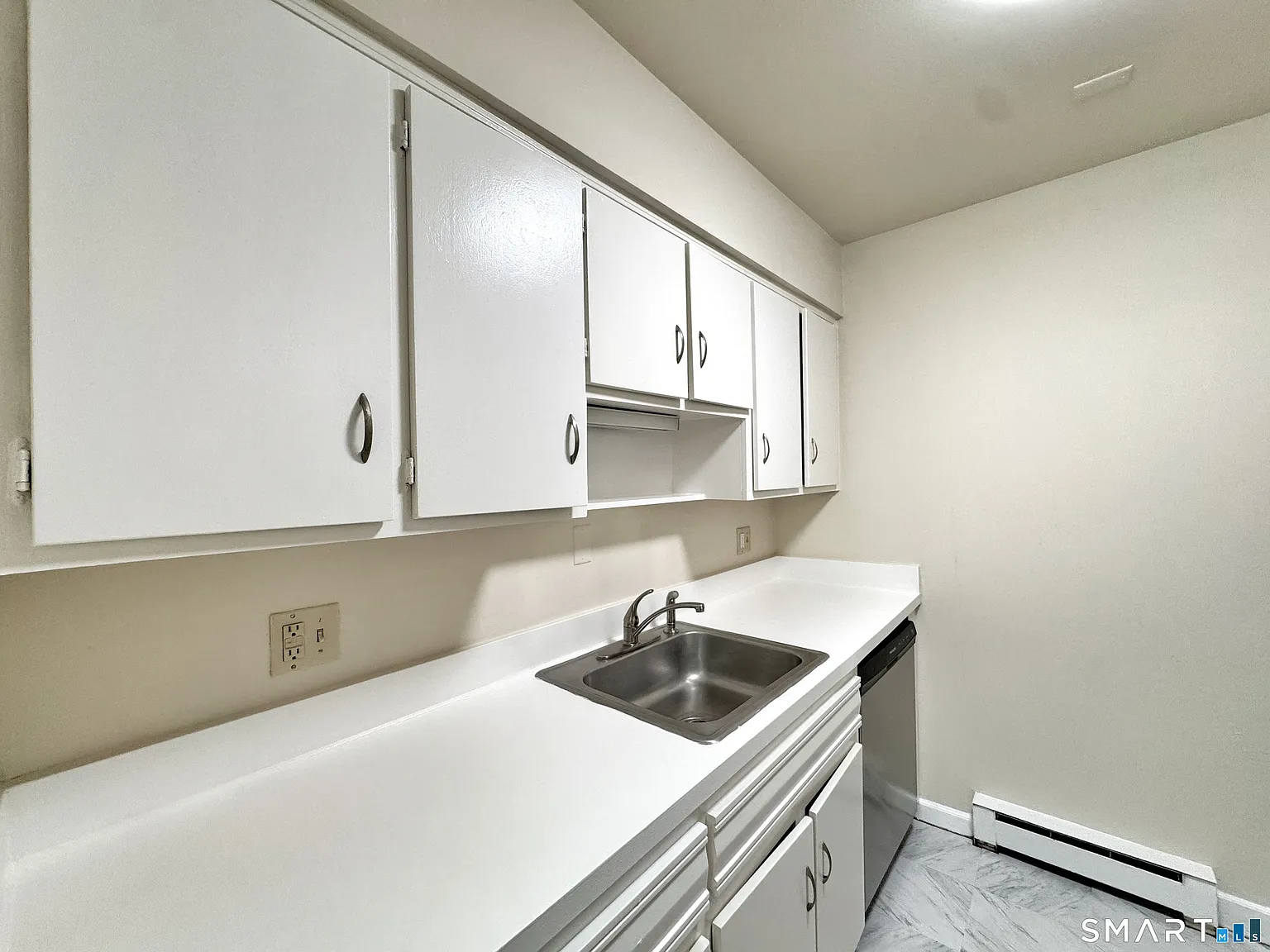 2 bed, 1.0 bath, 900 sqft, $2,295 — Photo 3