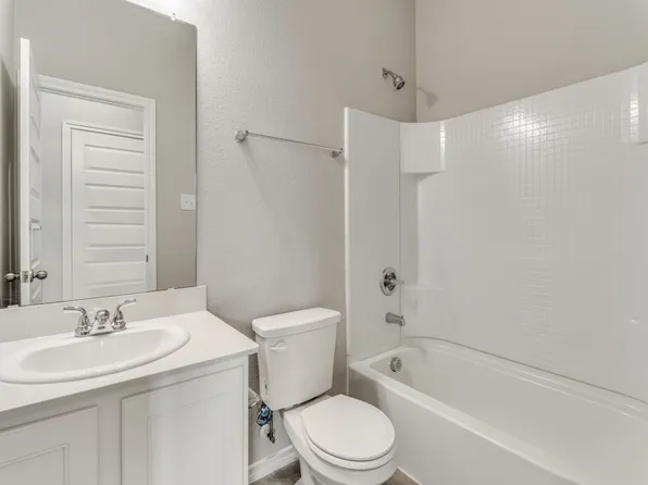 920 Ravenwood Ln, Van Alstyne, TX 75495