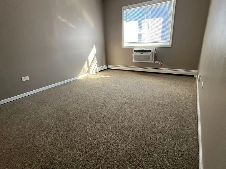111 Pickwick Dr — Photo 10