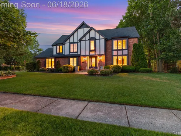11295 Hillcrest Dr, Plymouth, MI 48170